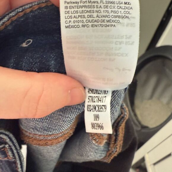 Chico’s Women’s 28 So Slimming Girlfriend Short Denim - Picture 6 of 6